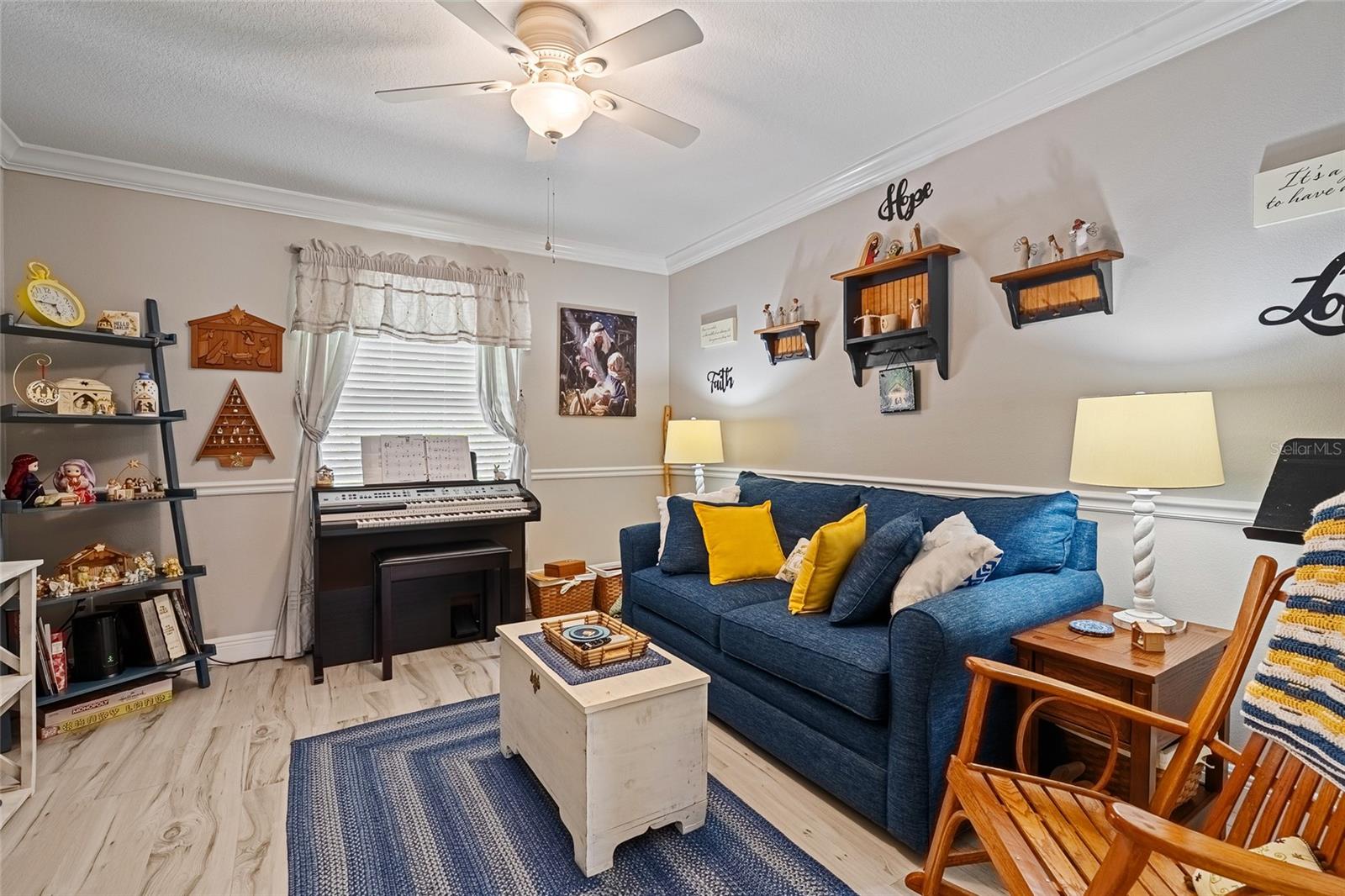 Image 18 of 22 For 919 Camino Del Rey Drive