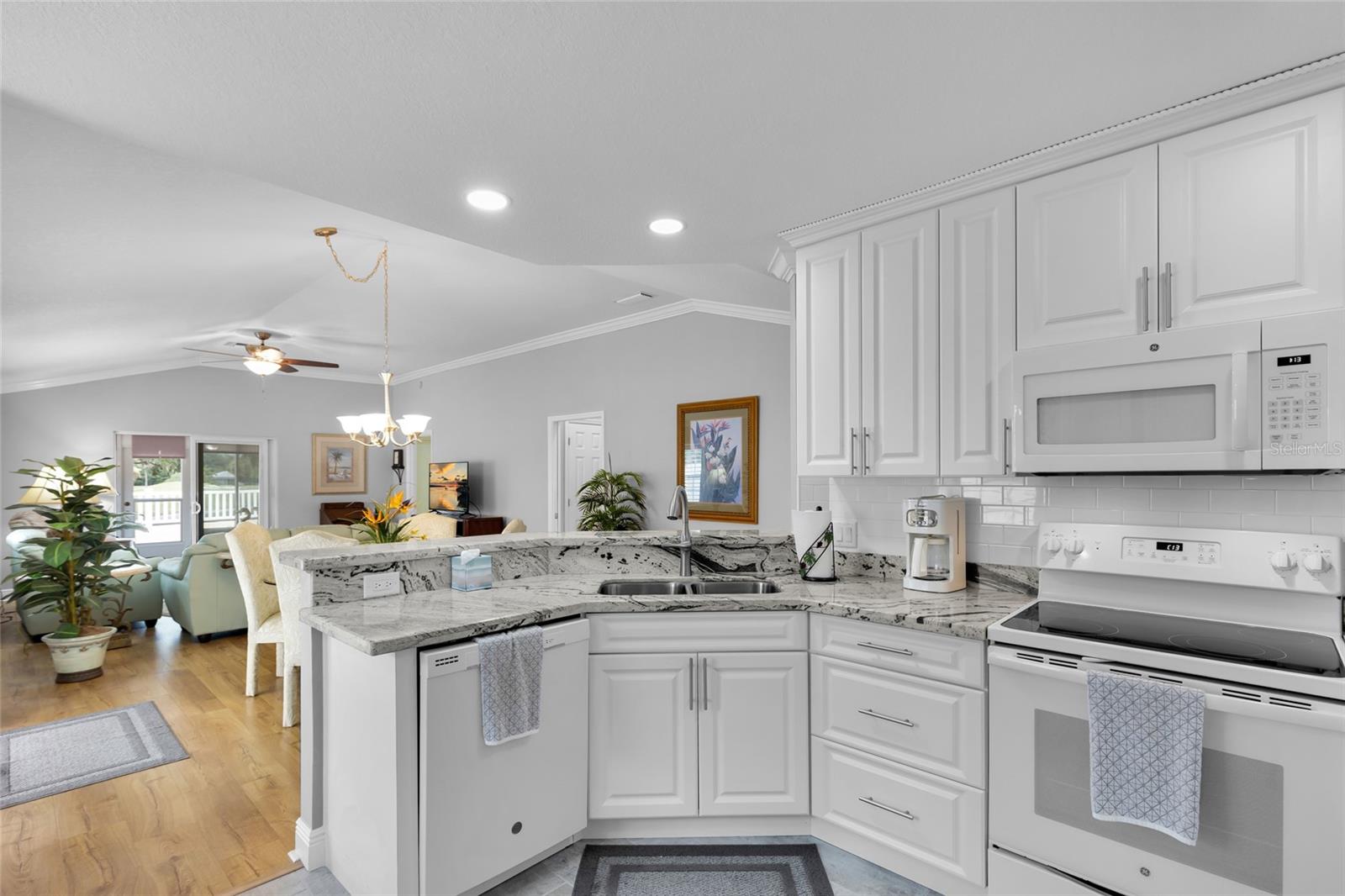 Image 9 of 43 For 916 Medira Drive