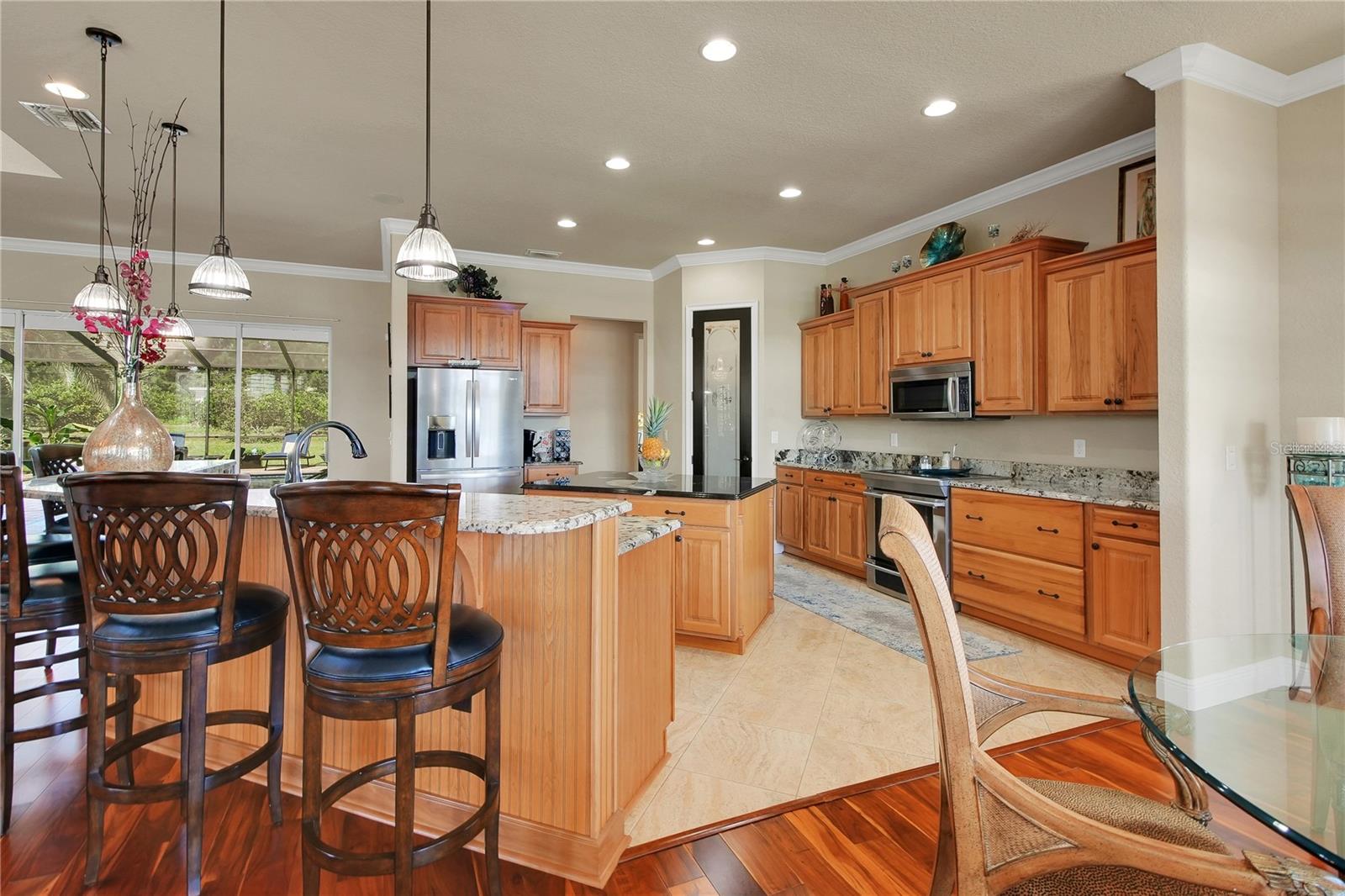 Listing photo id 16 for 16982 Highway 42