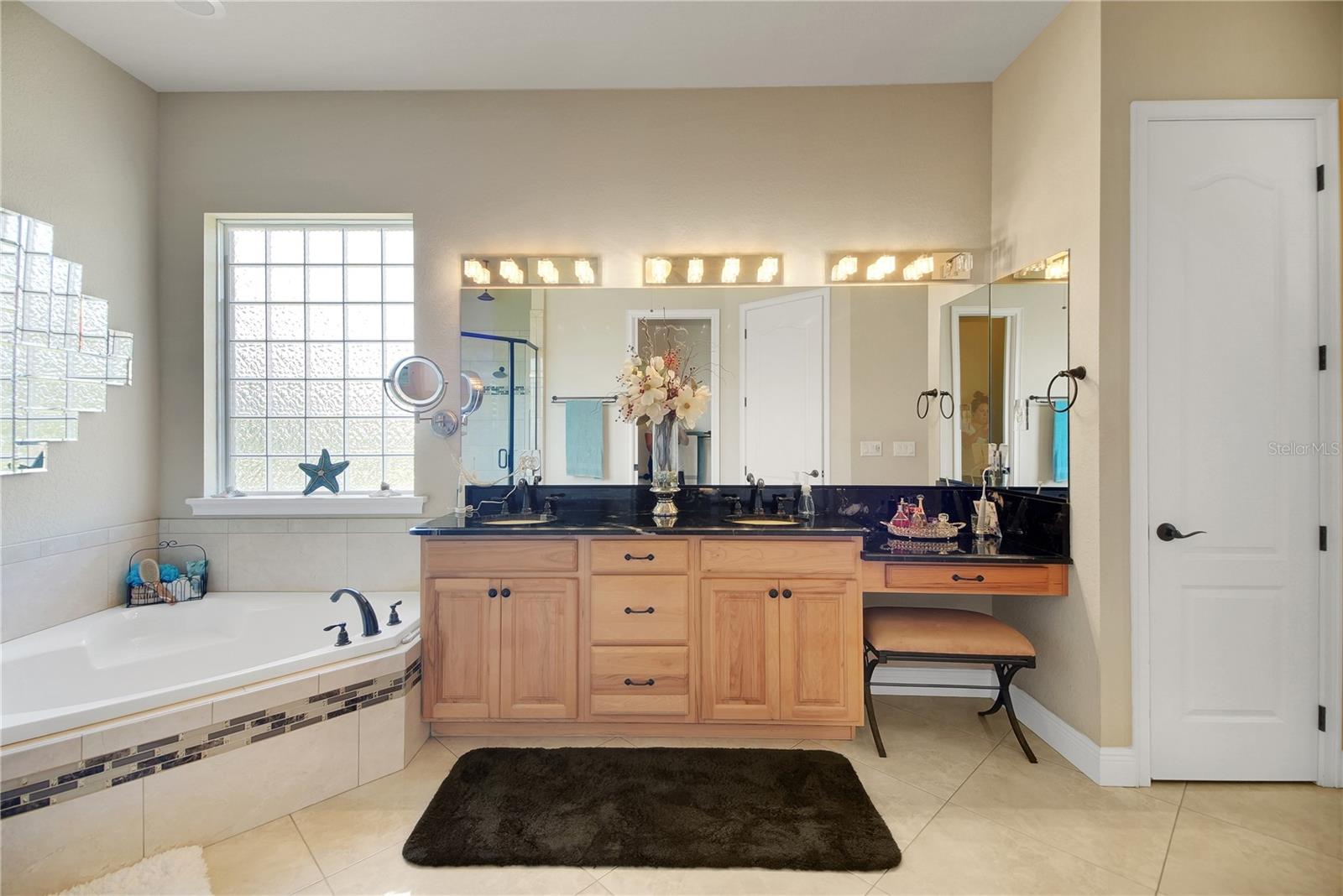 Listing photo id 33 for 16982 Highway 42