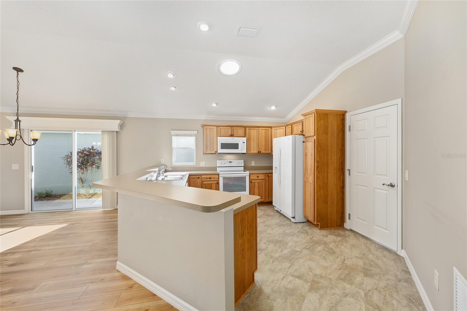 Image 12 of 58 For 1057 Carver Court