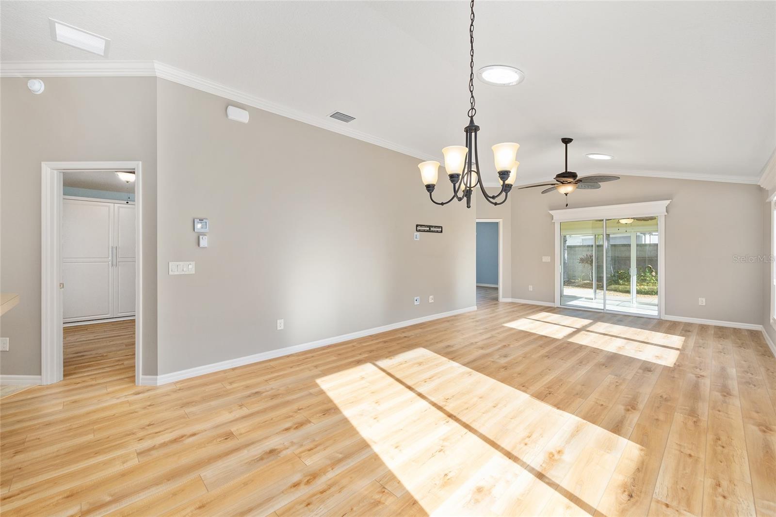 Image 17 of 58 For 1057 Carver Court