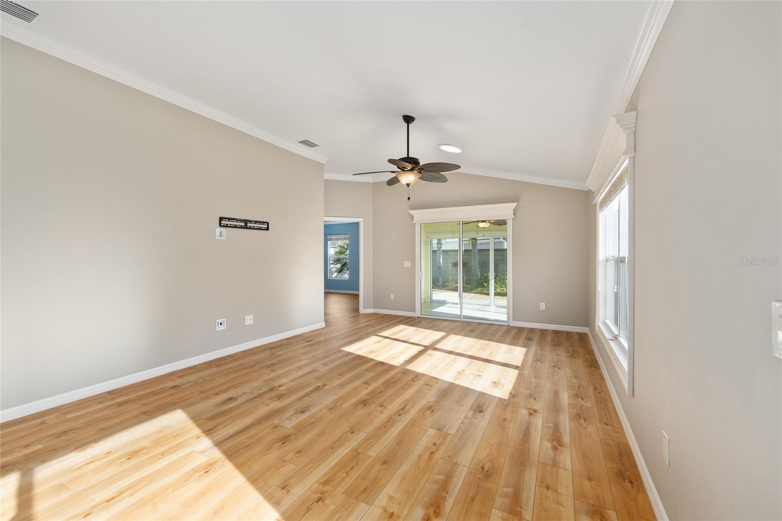Image 21 of 58 For 1057 Carver Court