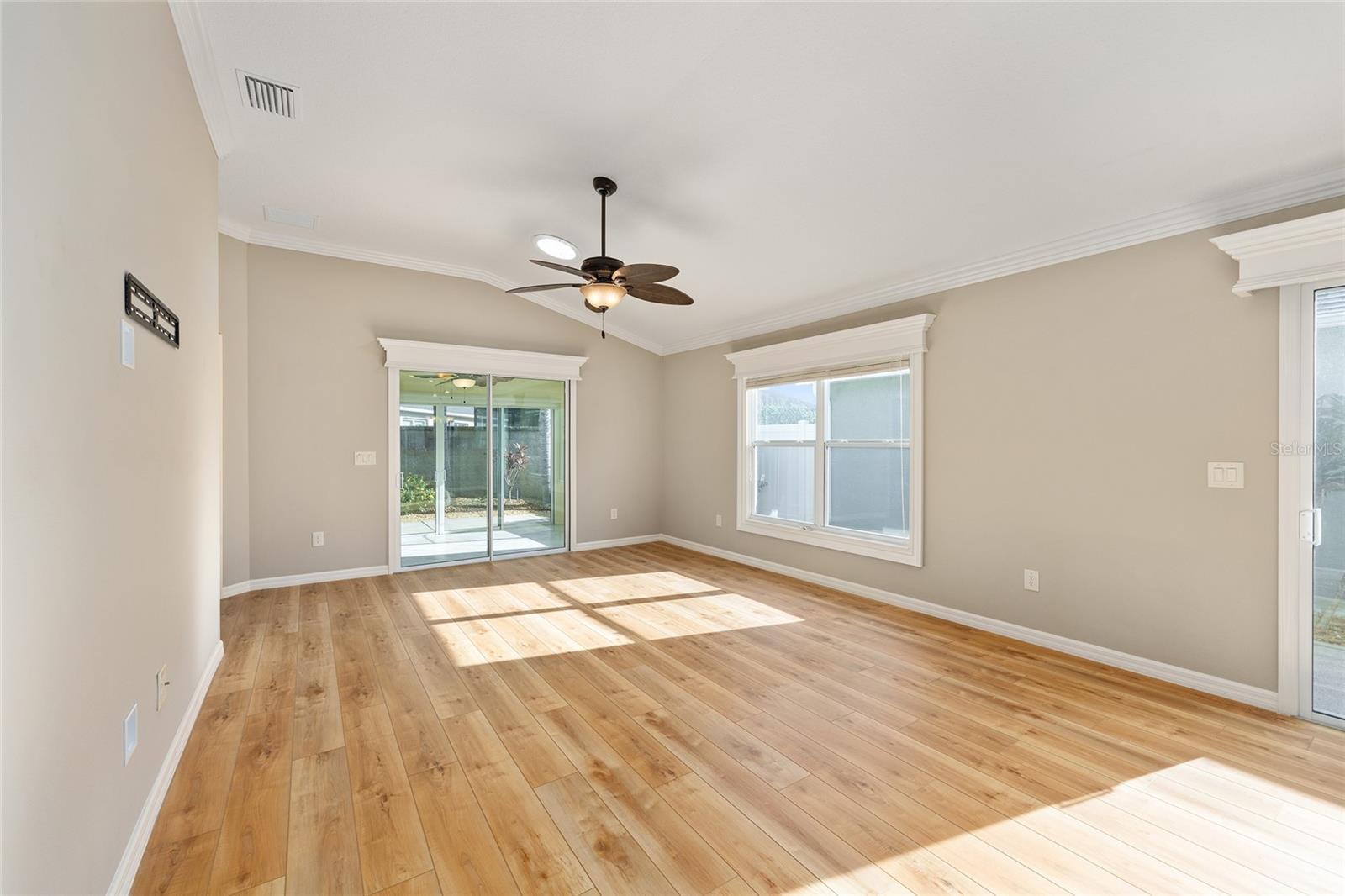 Image 22 of 58 For 1057 Carver Court