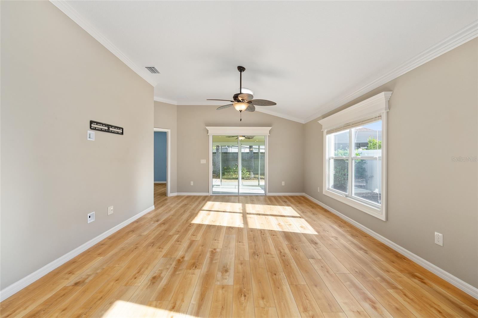Image 23 of 58 For 1057 Carver Court