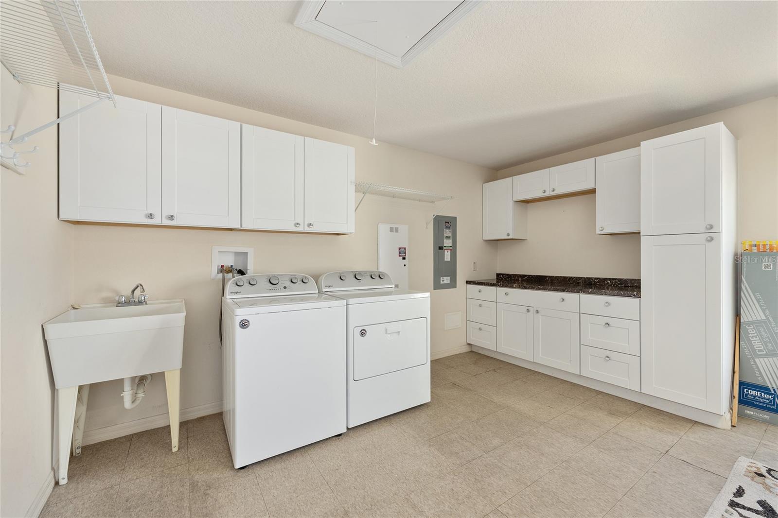 Image 39 of 58 For 1057 Carver Court
