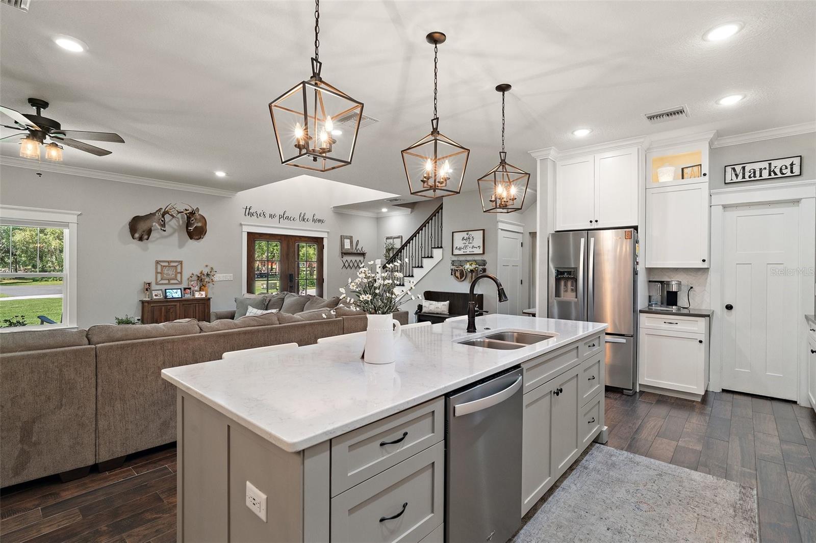 Listing photo id 15 for 40600 Le Grande Street