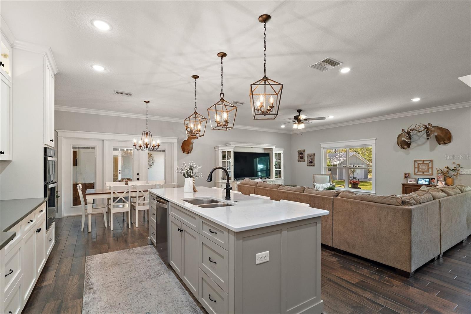 Listing photo id 16 for 40600 Le Grande Street