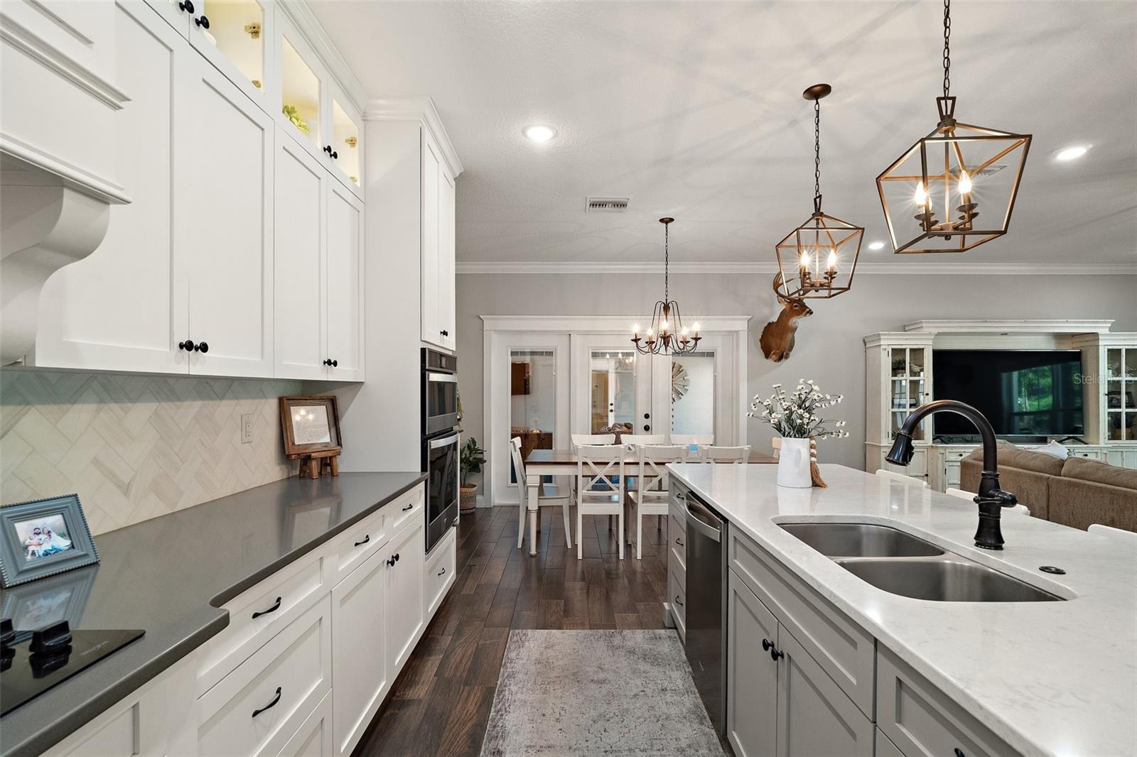 Listing photo id 17 for 40600 Le Grande Street