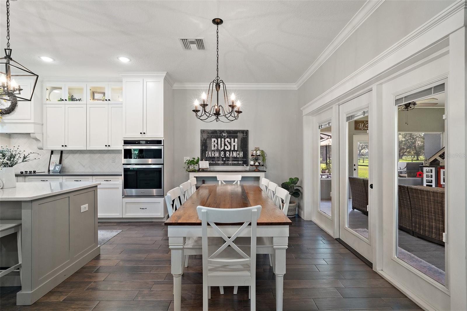 Listing photo id 21 for 40600 Le Grande Street