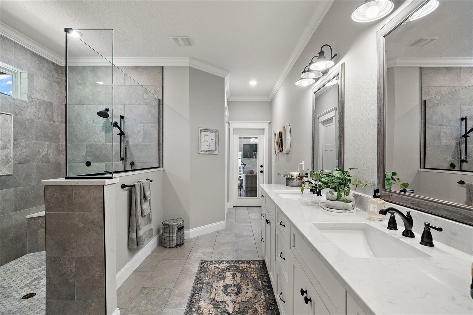 Listing photo id 26 for 40600 Le Grande Street