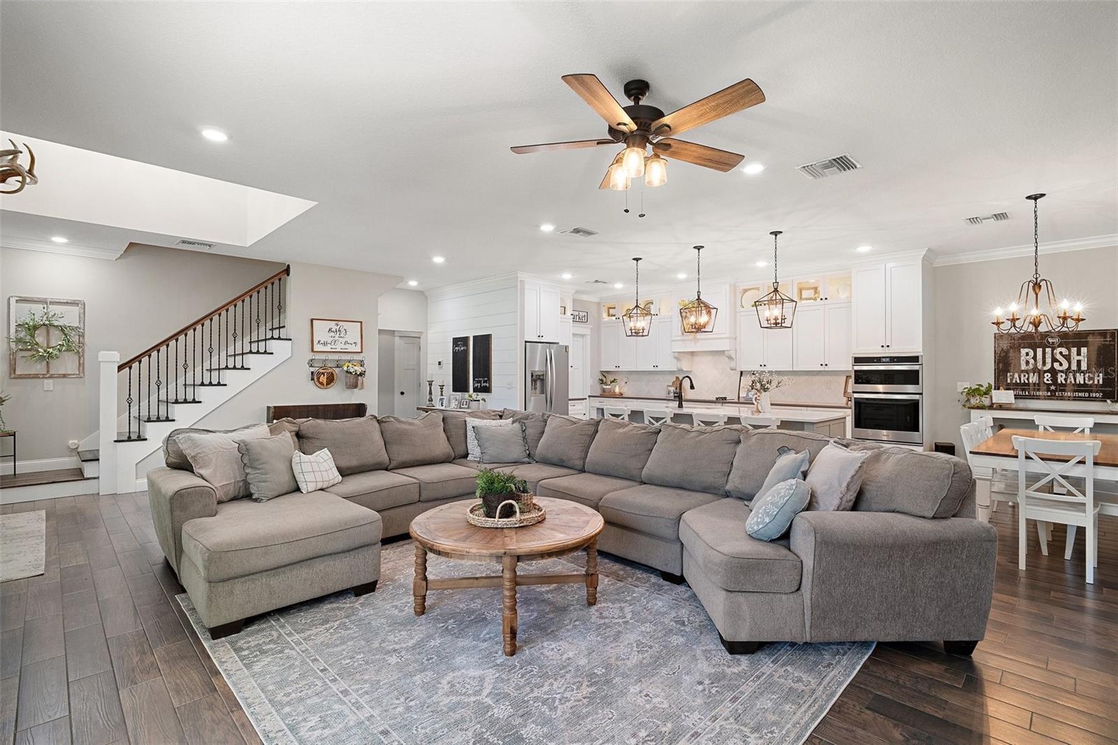 Listing photo id 1 for 40600 Le Grande Street