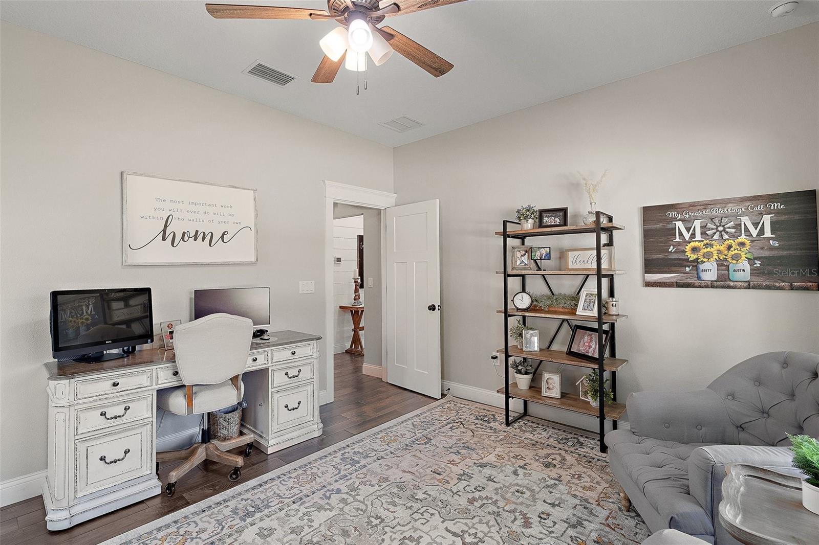 Listing photo id 31 for 40600 Le Grande Street