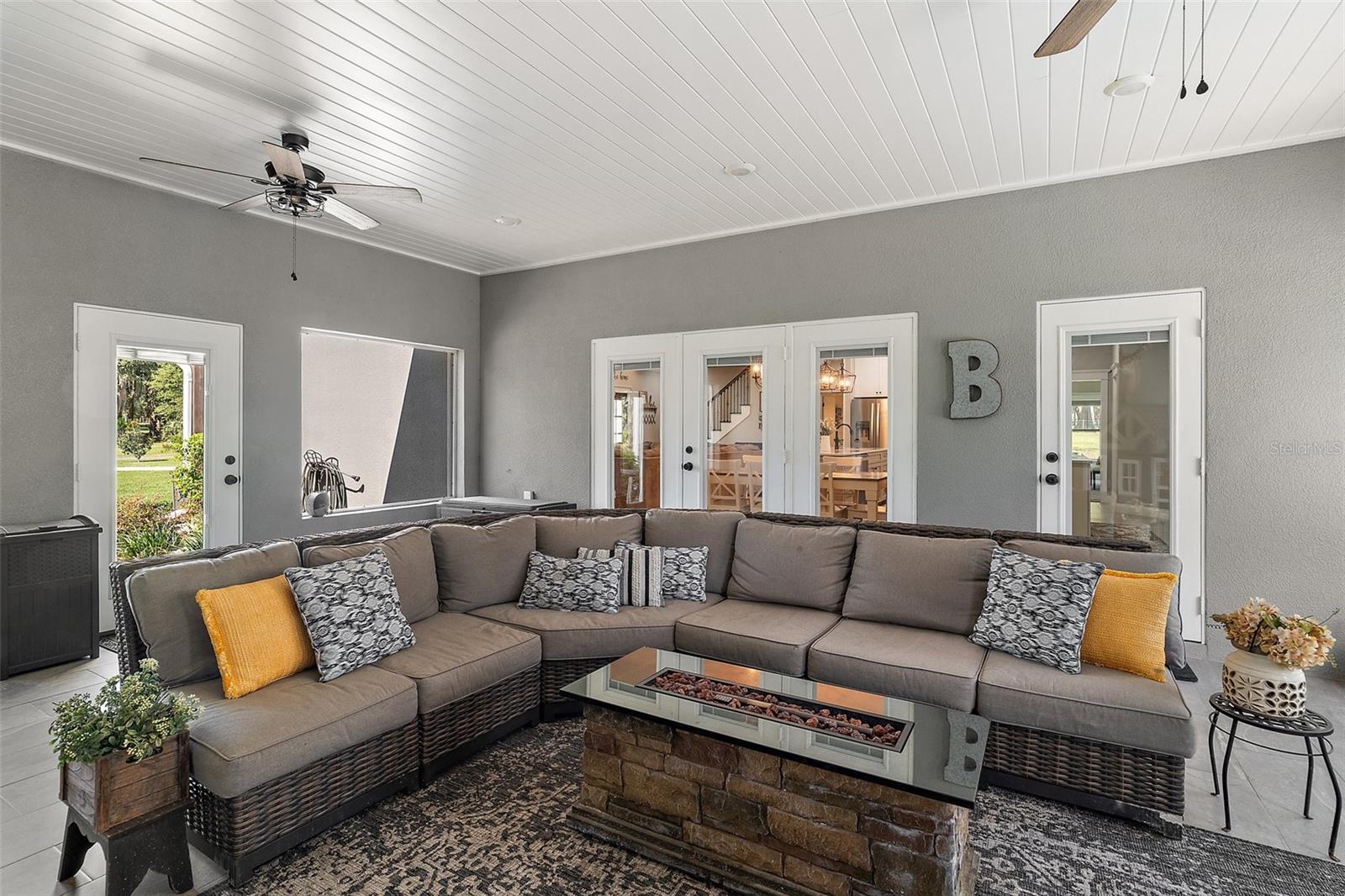 Listing photo id 34 for 40600 Le Grande Street