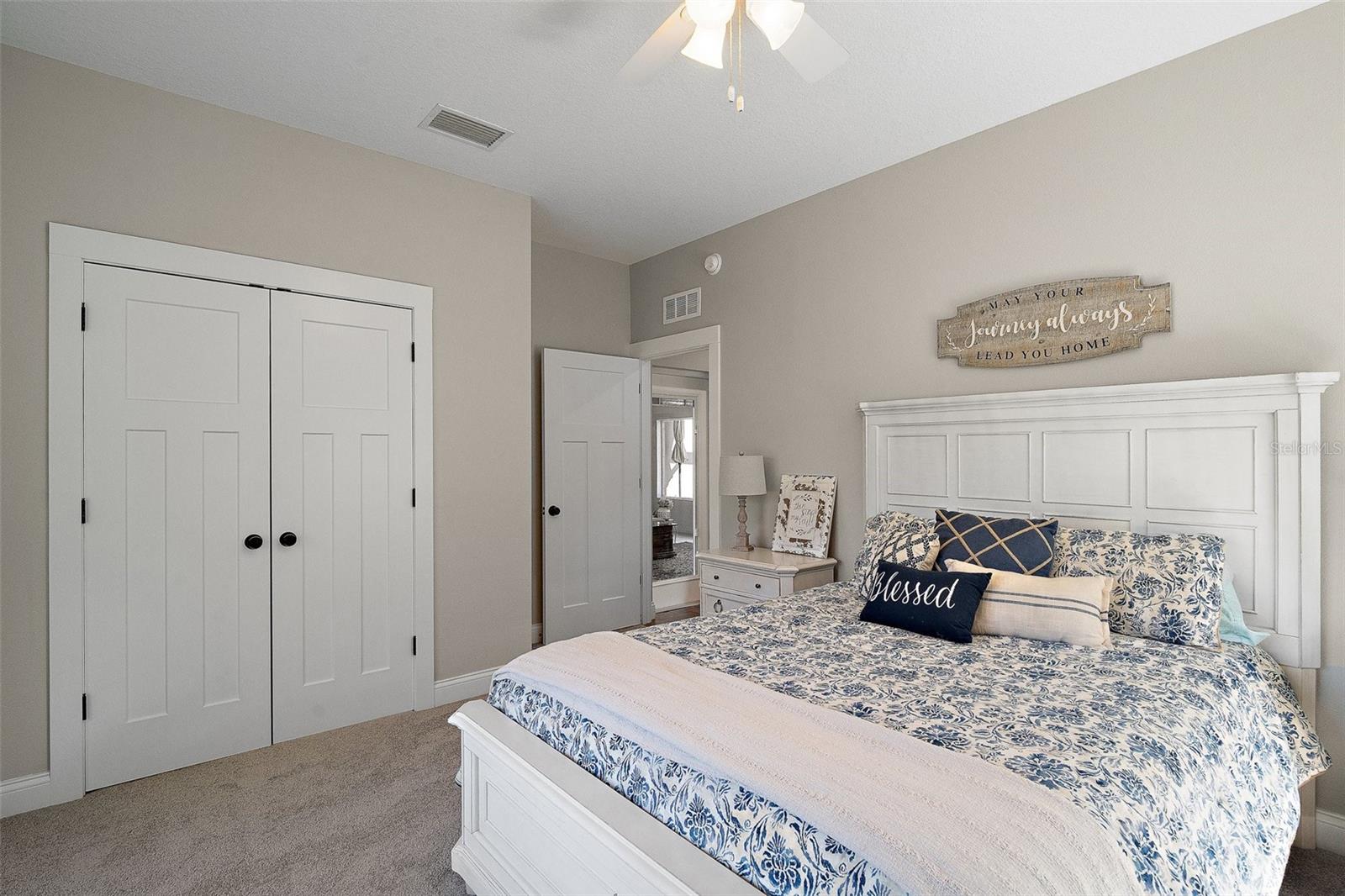 Listing photo id 36 for 40600 Le Grande Street