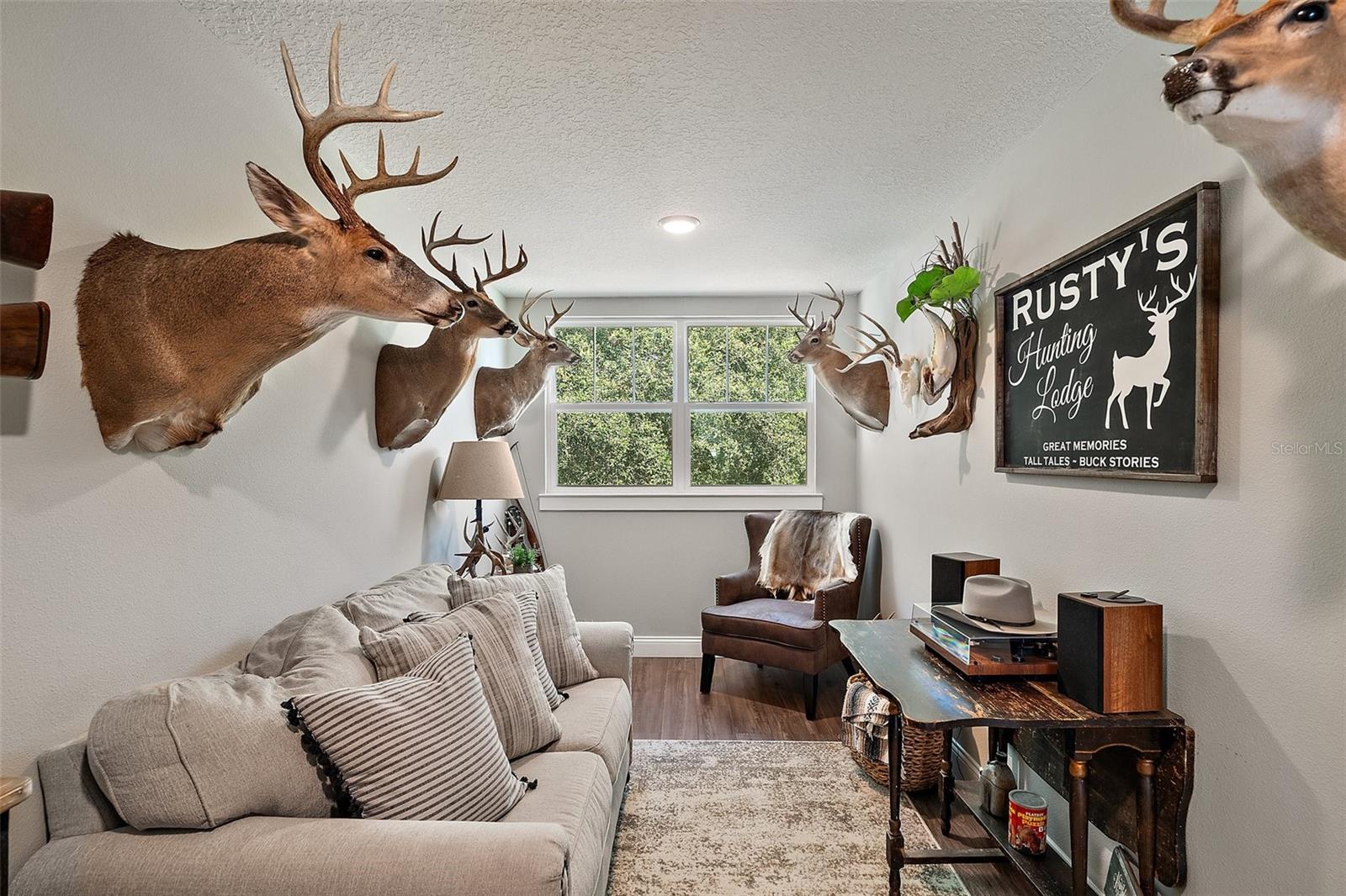 Listing photo id 43 for 40600 Le Grande Street