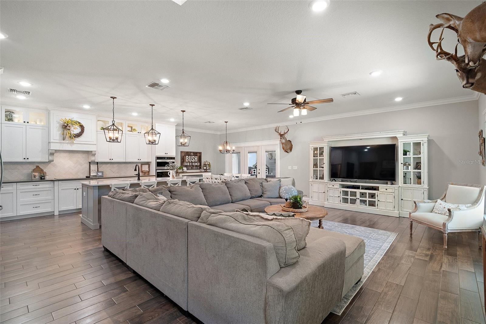 Listing photo id 3 for 40600 Le Grande Street