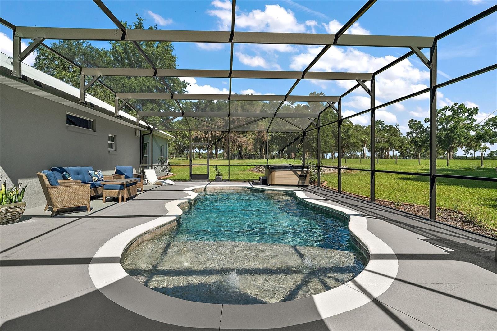Listing photo id 48 for 40600 Le Grande Street