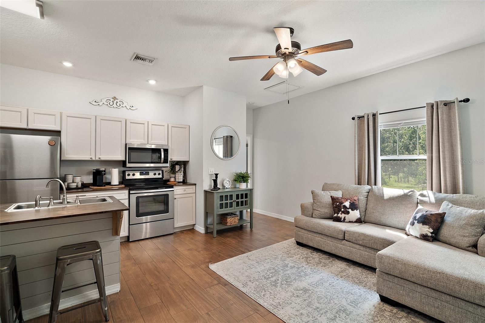 Listing photo id 54 for 40600 Le Grande Street