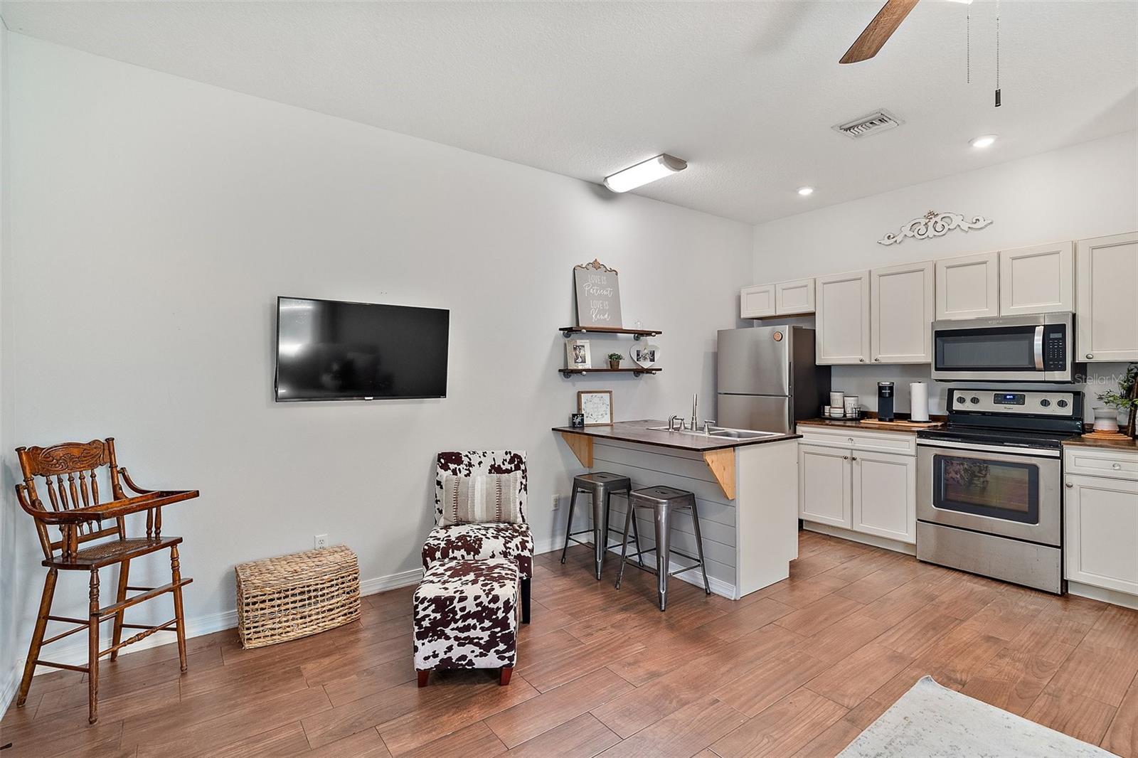 Listing photo id 56 for 40600 Le Grande Street