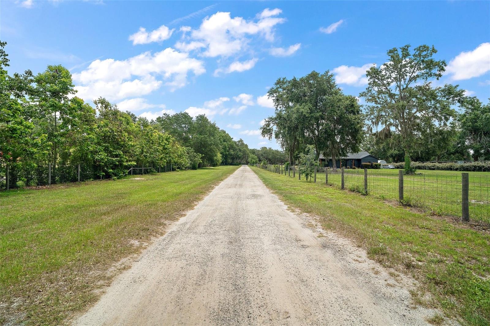 Listing photo id 74 for 40600 Le Grande Street