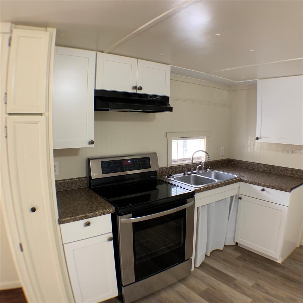 Listing photo id 2 for 5035 Hunts Court 8b