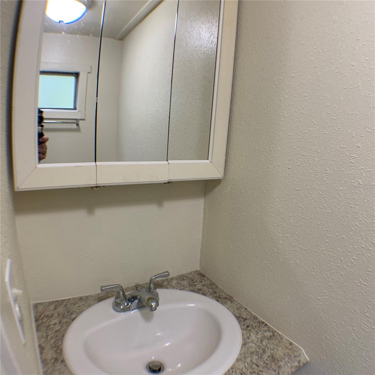 Listing photo id 4 for 5035 Hunts Court 8b