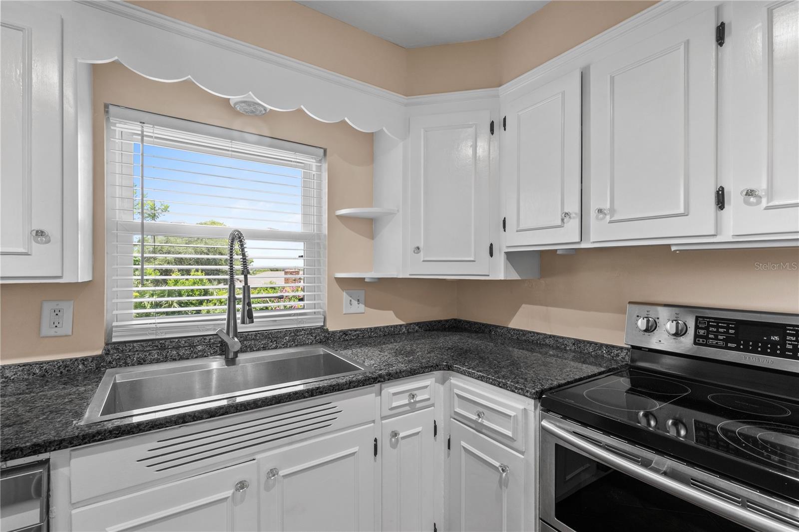 Image 10 of 59 For 1510 Overlook Drive