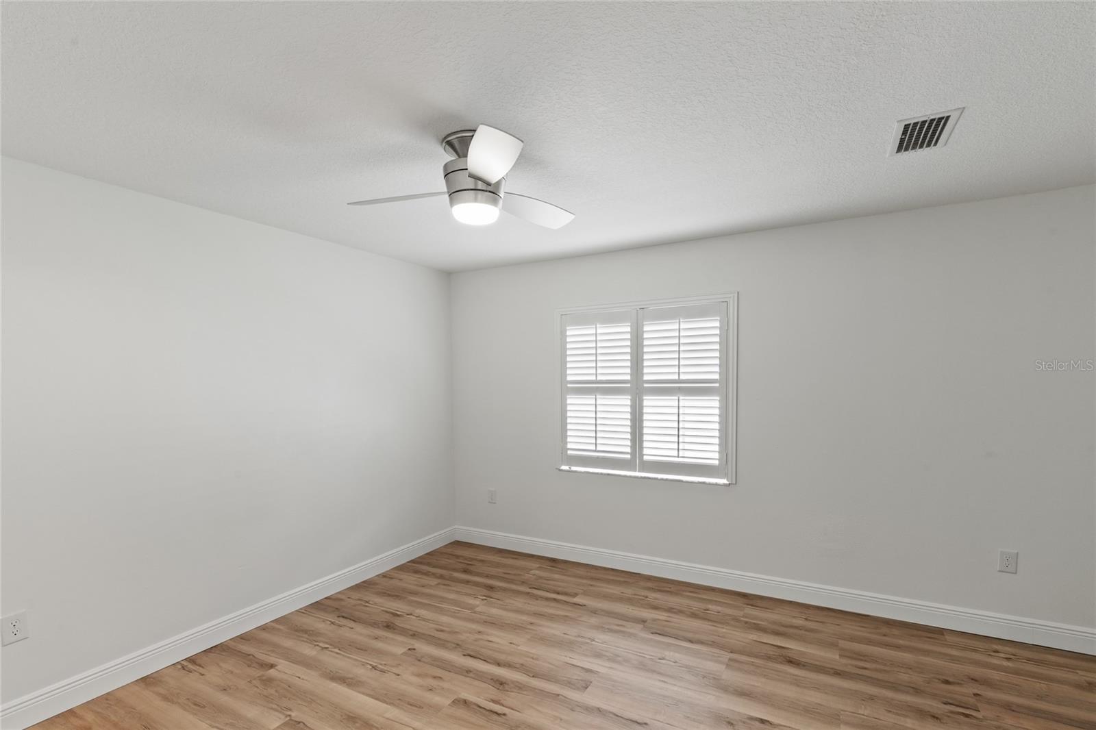 Image 13 of 35 For 810 Ridge Avenue