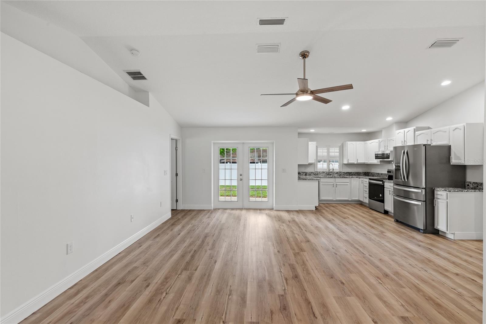 Image 4 of 35 For 810 Ridge Avenue