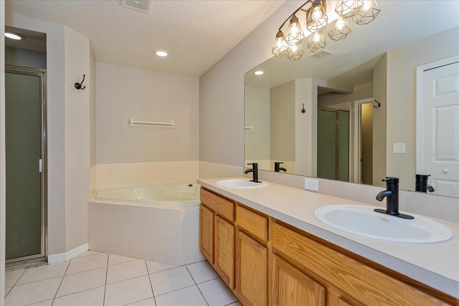 Image 16 of 21 For 2235 Lake Pointe Circle
