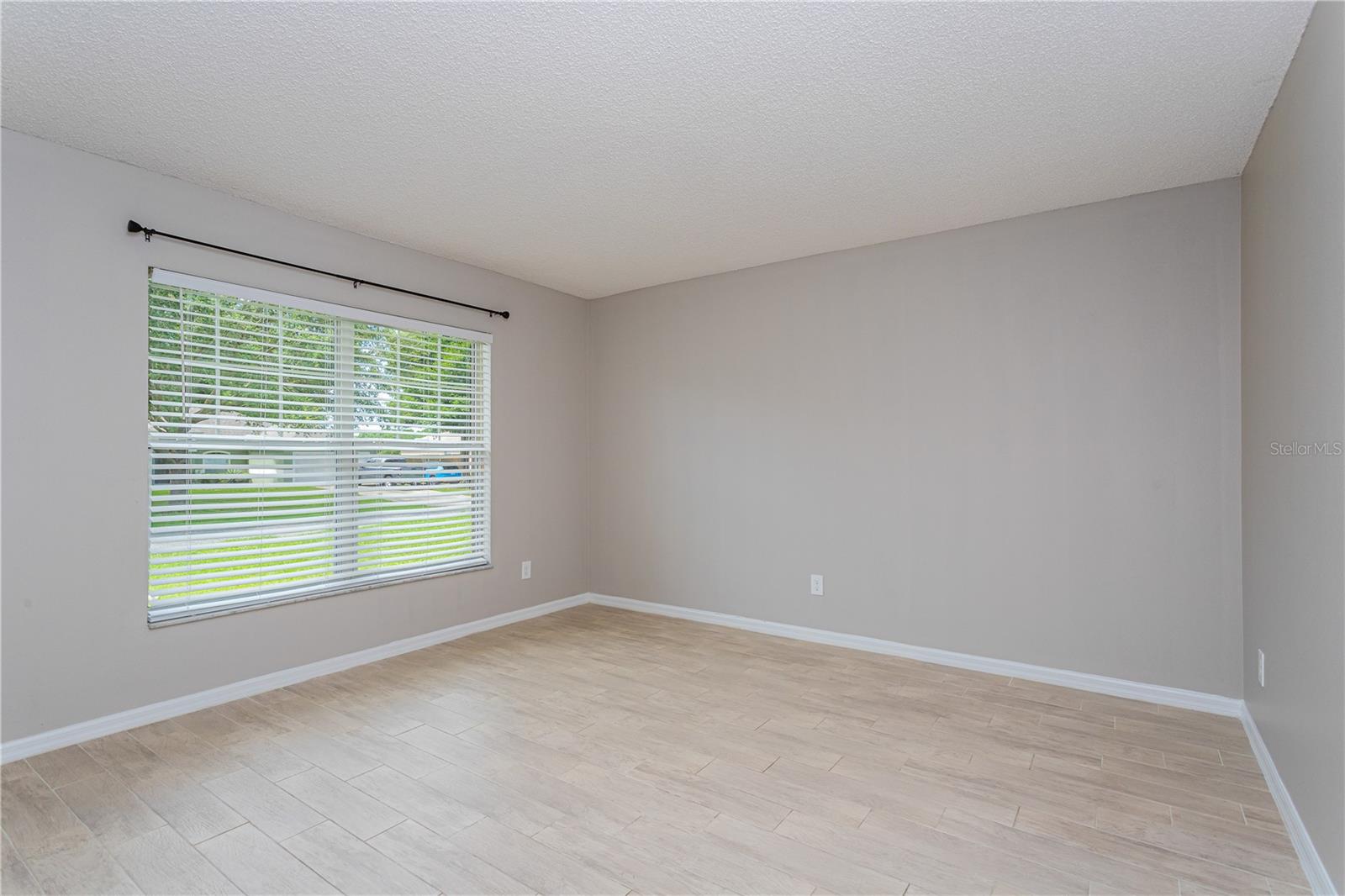 Image 4 of 21 For 2235 Lake Pointe Circle