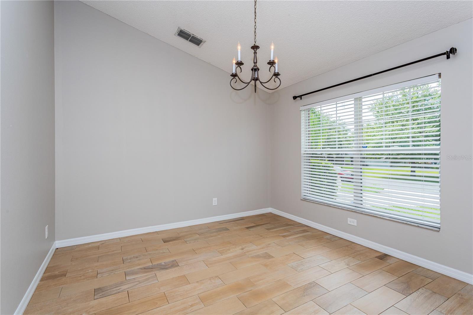Image 7 of 21 For 2235 Lake Pointe Circle