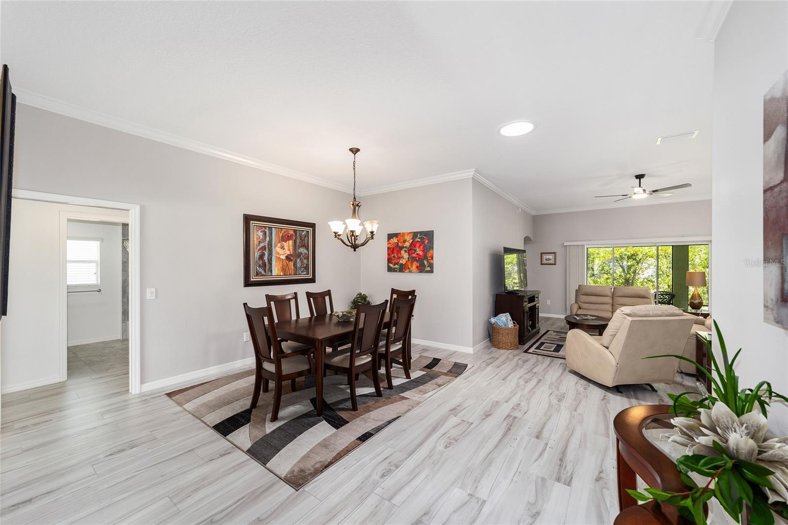 Listing photo id 12 for 428 Pomegranate Path