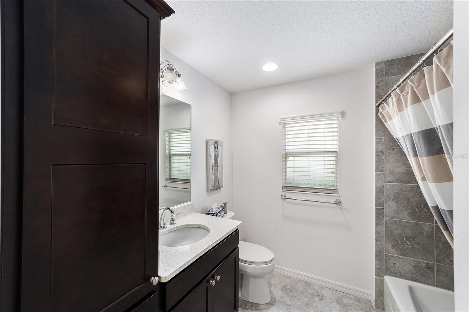 Listing photo id 16 for 428 Pomegranate Path