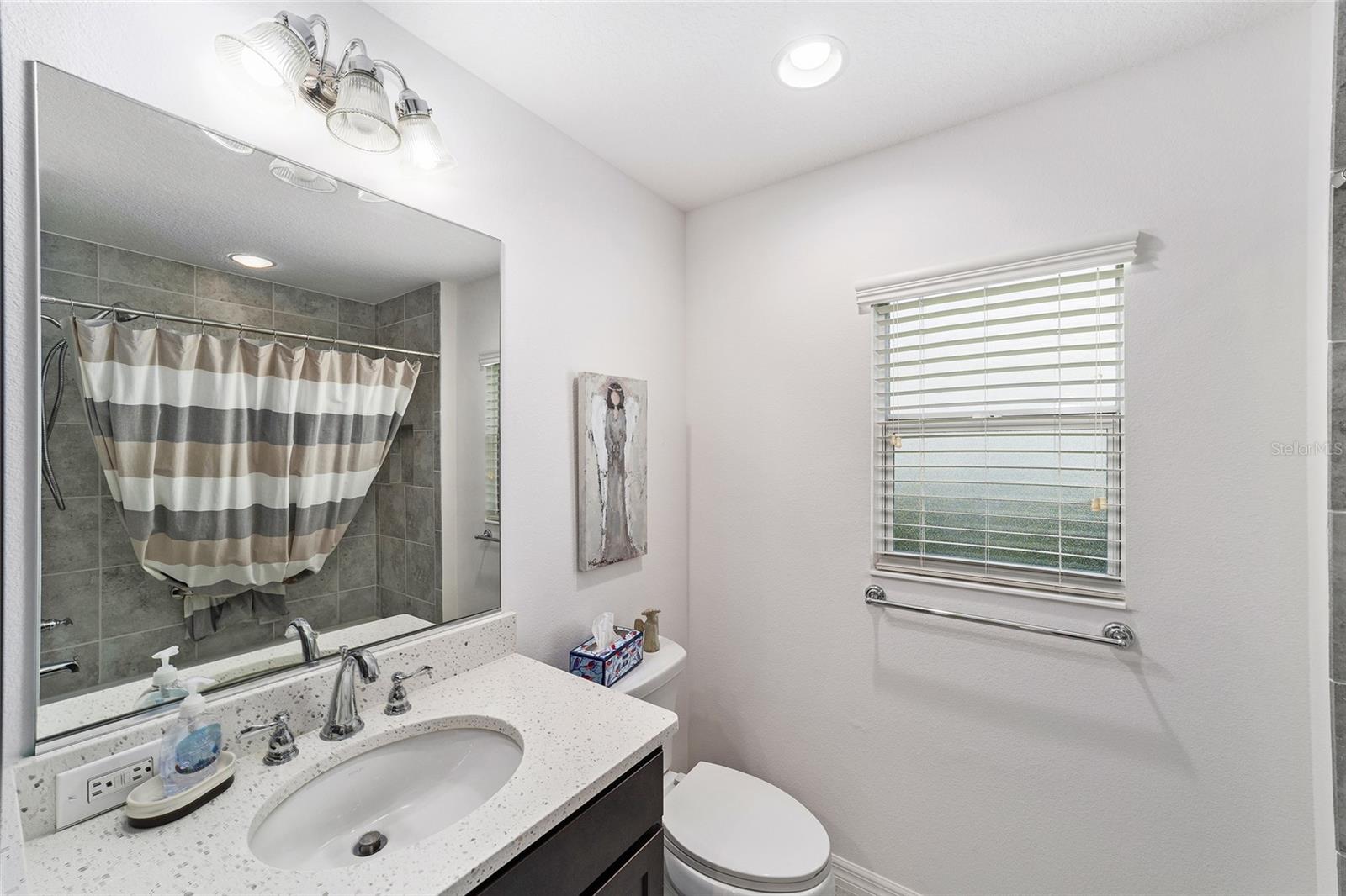 Listing photo id 17 for 428 Pomegranate Path