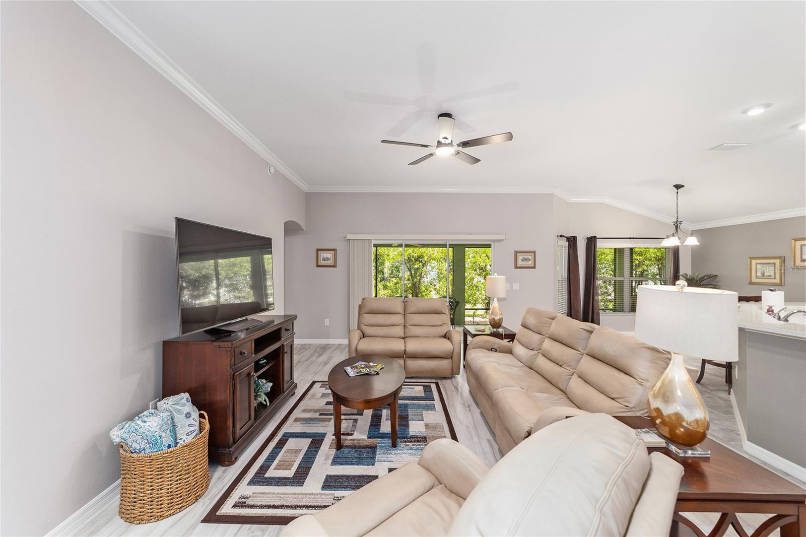 Listing photo id 1 for 428 Pomegranate Path
