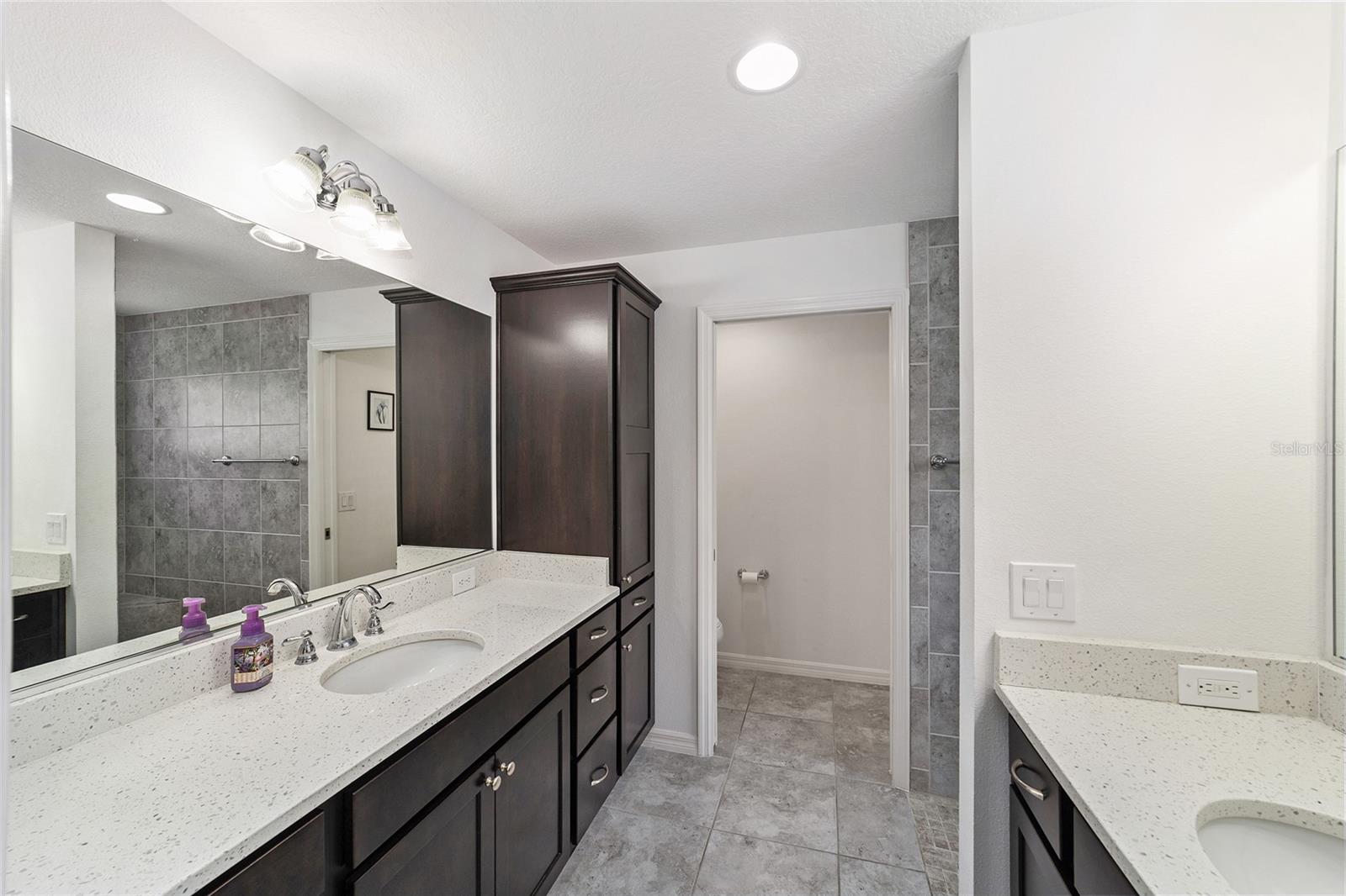 Listing photo id 30 for 428 Pomegranate Path