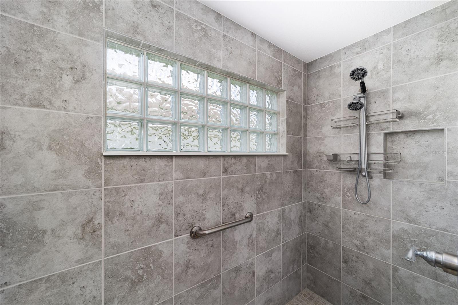 Listing photo id 31 for 428 Pomegranate Path