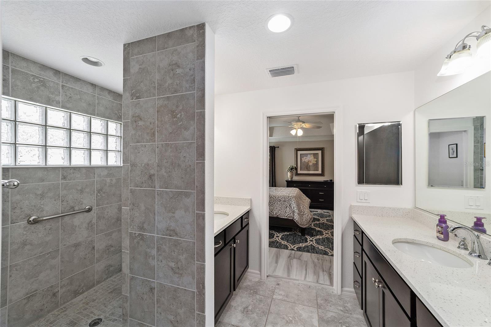 Listing photo id 32 for 428 Pomegranate Path