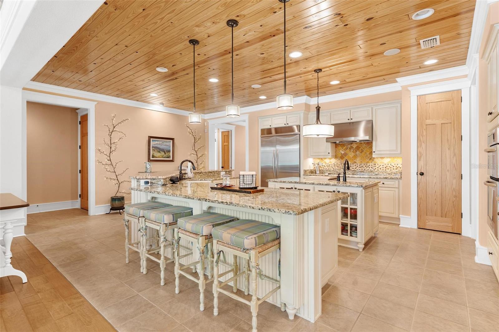 Listing photo id 8 for 10615 104th Circle