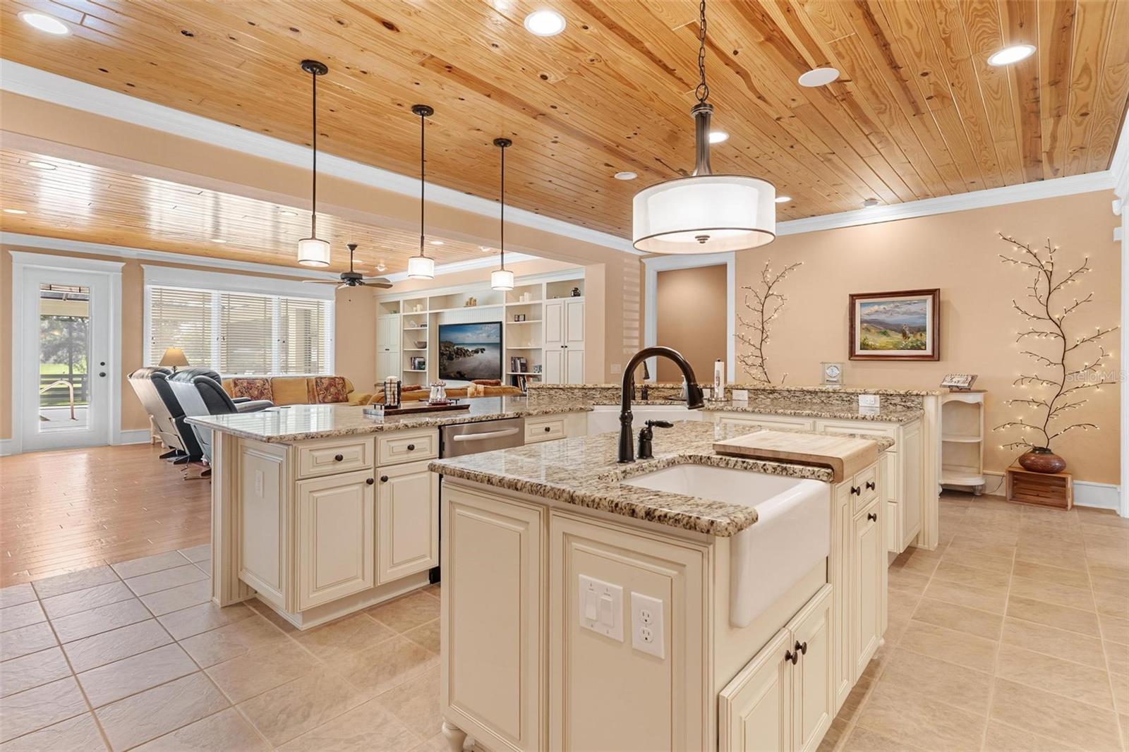 Listing photo id 9 for 10615 104th Circle
