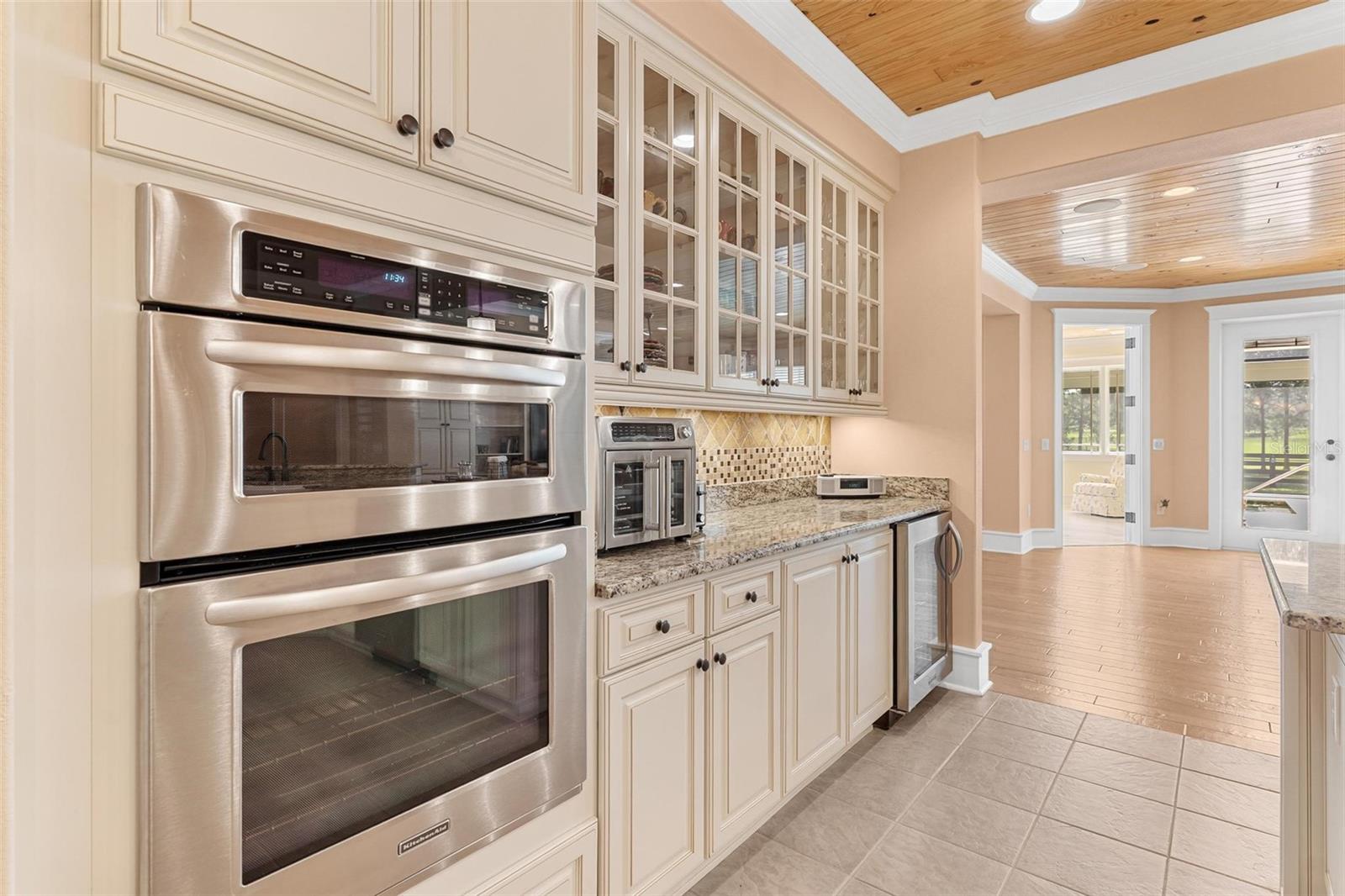 Listing photo id 14 for 10615 104th Circle