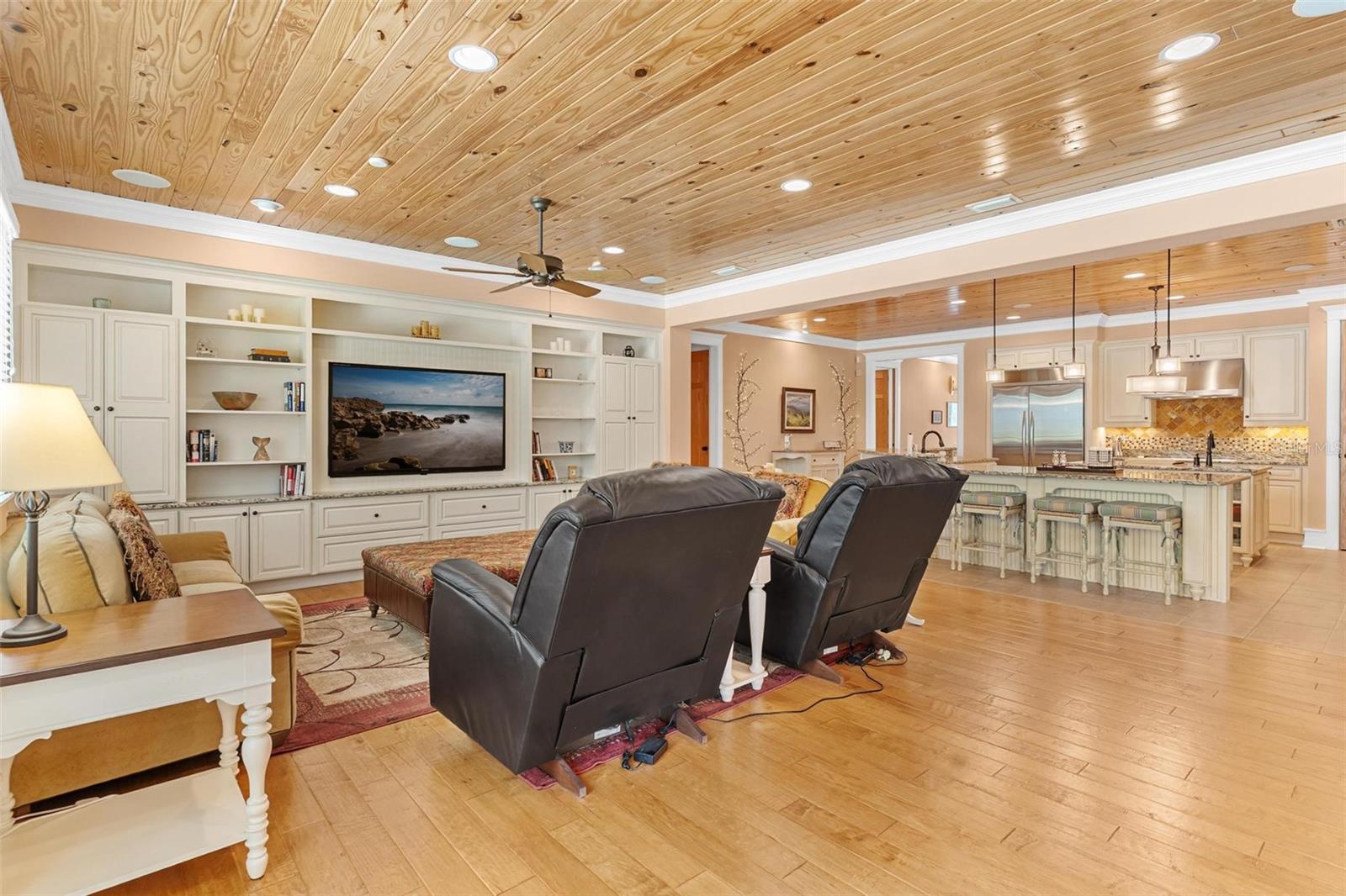Listing photo id 15 for 10615 104th Circle