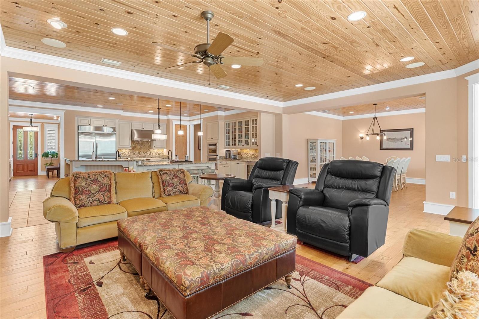 Listing photo id 16 for 10615 104th Circle