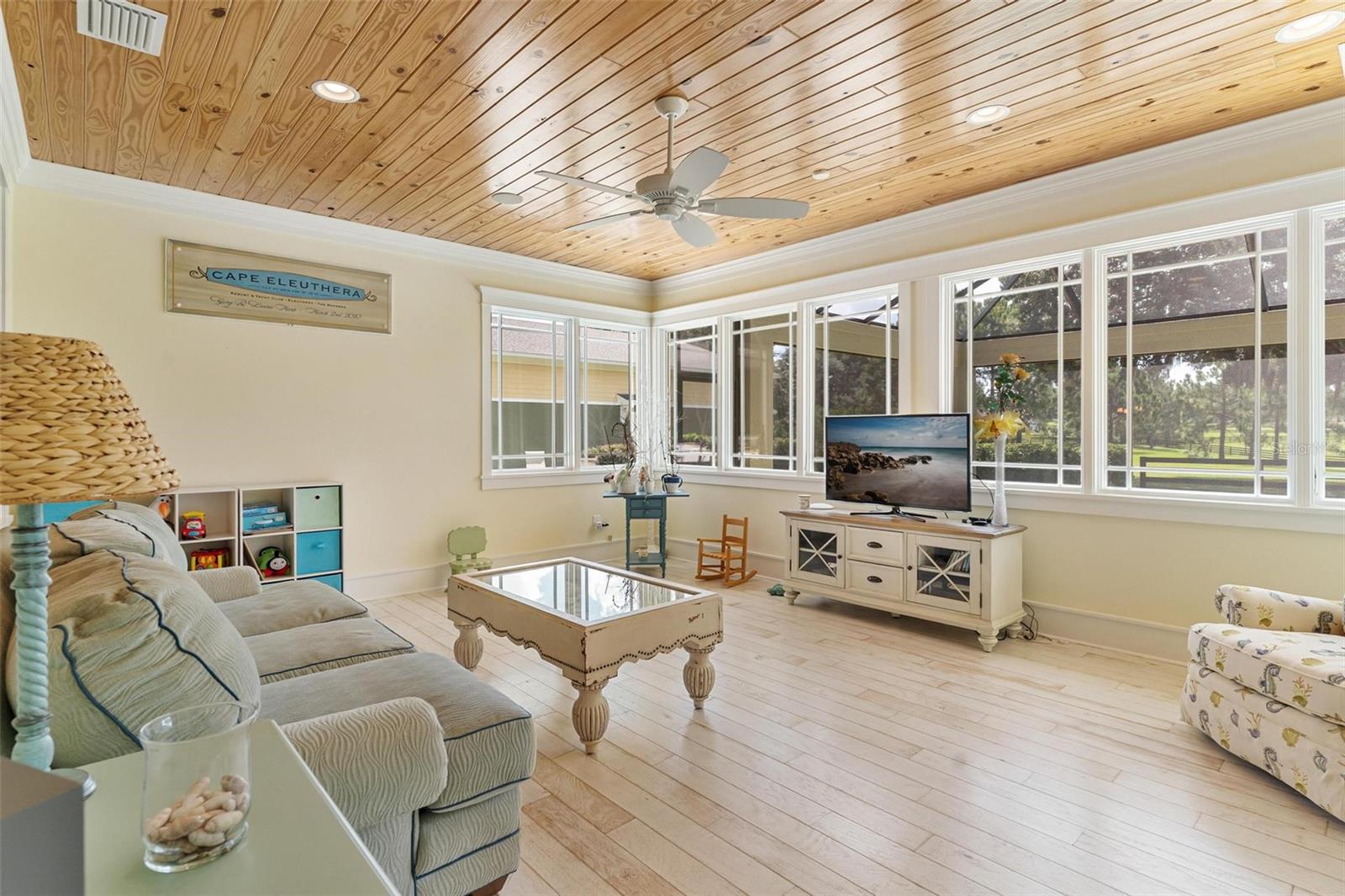 Listing photo id 18 for 10615 104th Circle