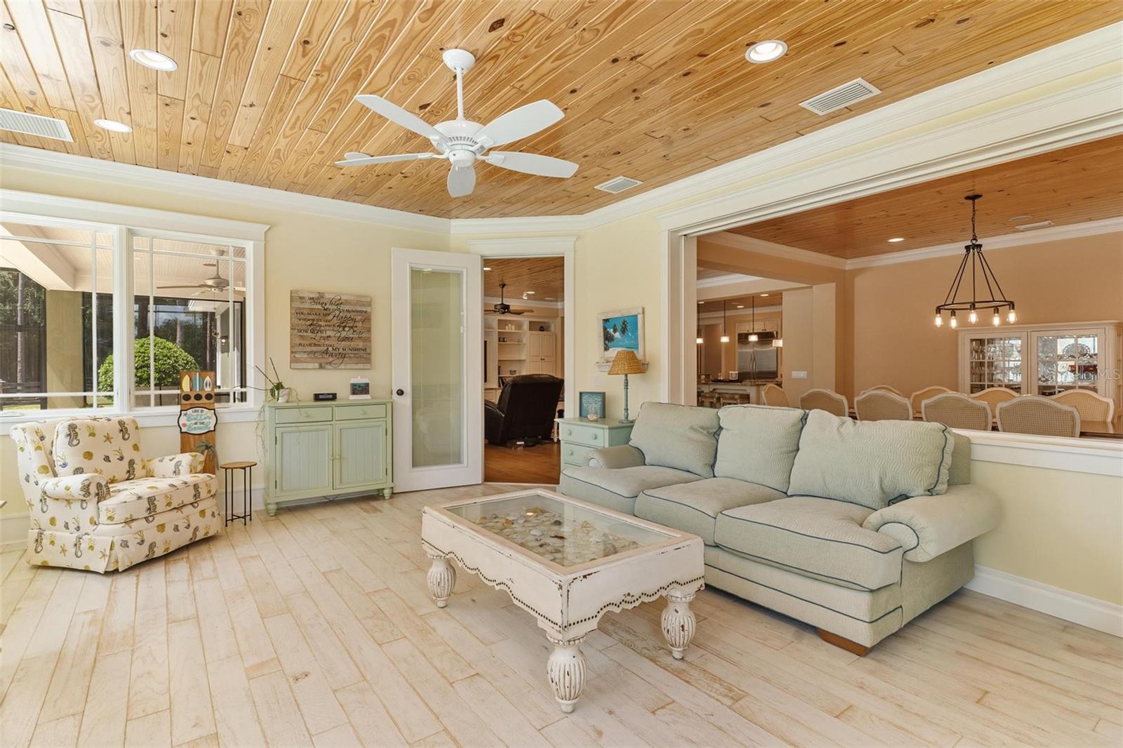 Listing photo id 19 for 10615 104th Circle