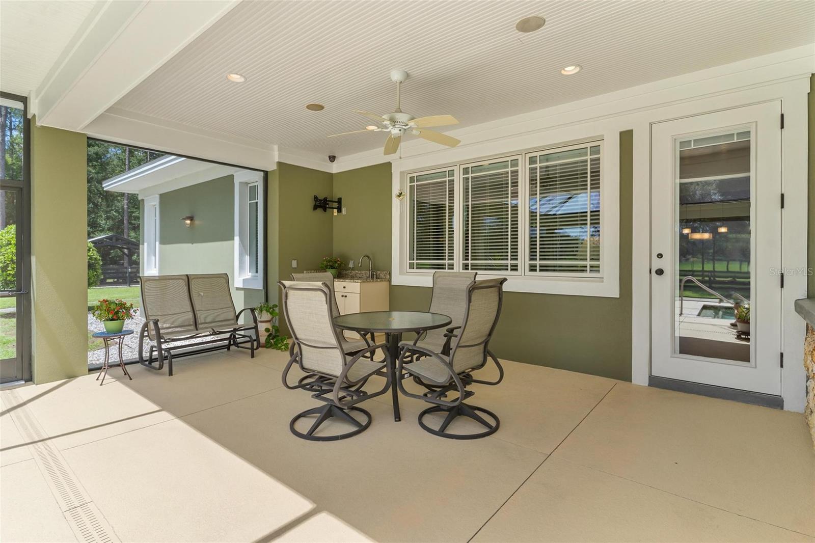 Listing photo id 32 for 10615 104th Circle
