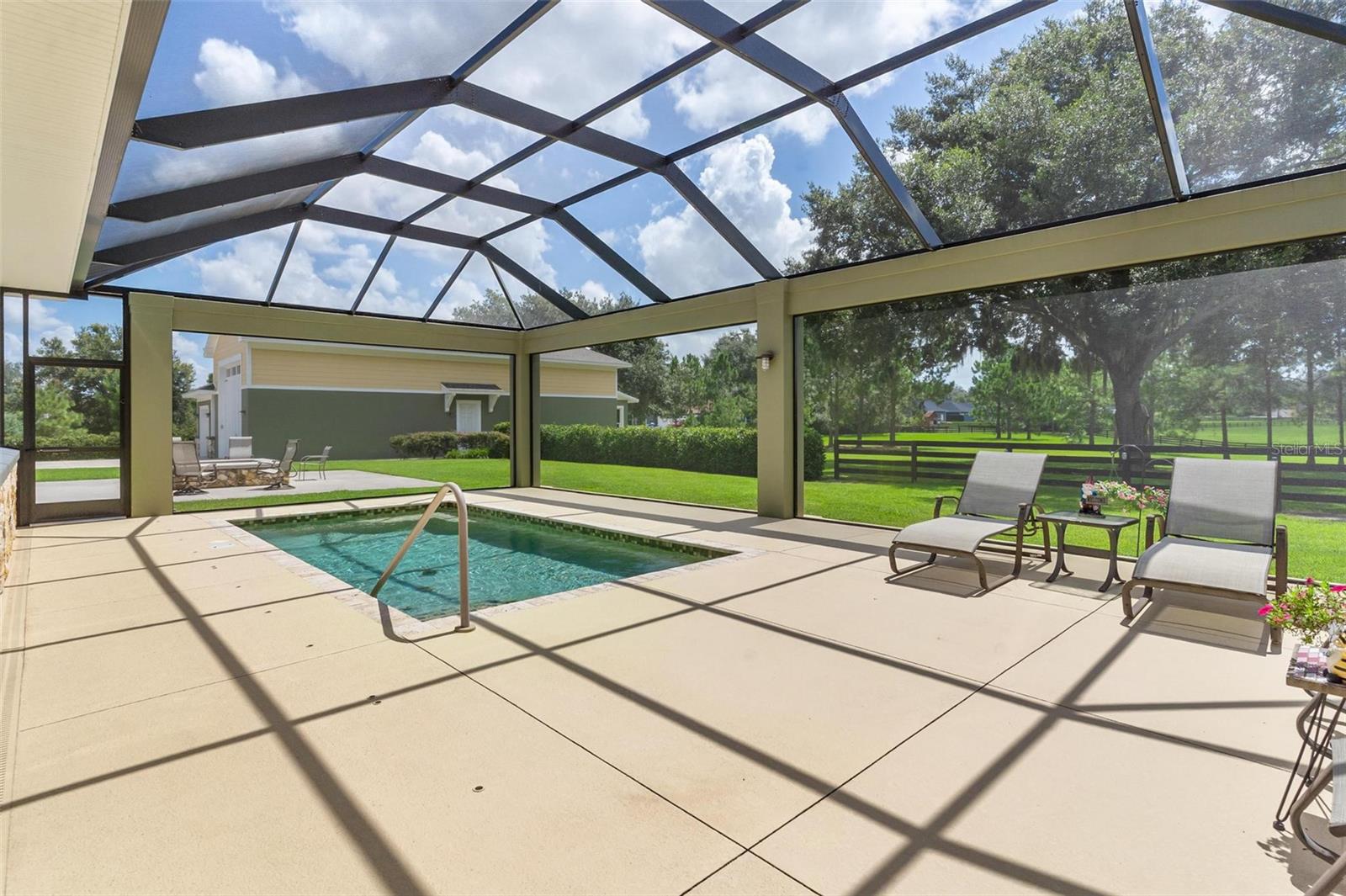 Listing photo id 33 for 10615 104th Circle
