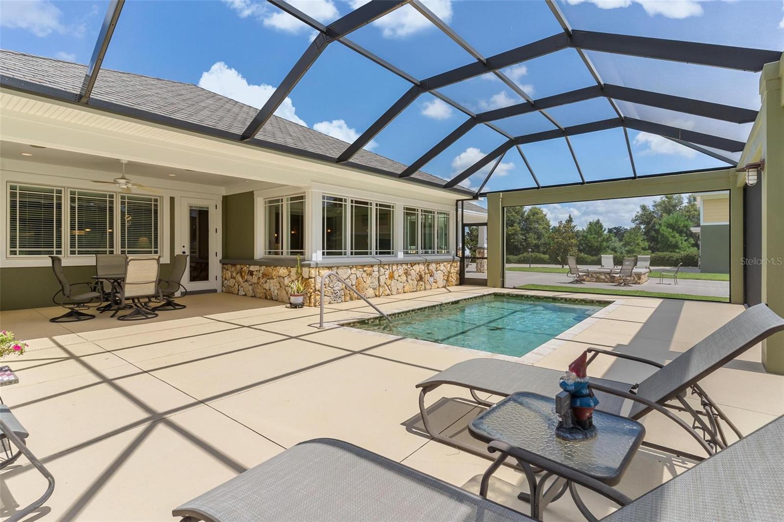 Listing photo id 34 for 10615 104th Circle